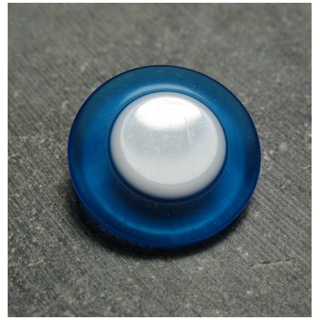 Bouton bleu translucide blanc  24 mm b57