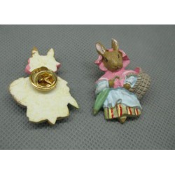 Pin's lapin corbeille 38mm