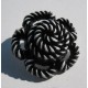 Bouton fleur torsadée blanc noir 27mm 