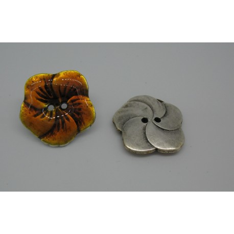 Bouton fleur base véritable argent émaillé orange 25mm