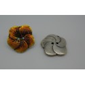 Bouton fleur base véritable argent émaillé orange 25mm