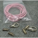 Lacet cuir rose 1m + 2 jeux d'attaches