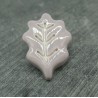 Bouton feuille chêne parme émaillé verni 25mm