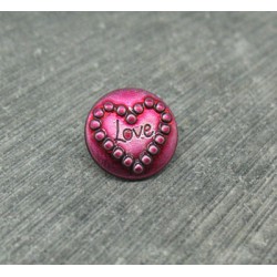 Bouton coeur gravé love rubis 13mm