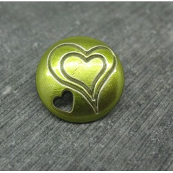 Bouton coeur gravé percé vert 18mm