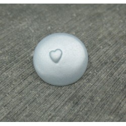 Bouton coeur relief ciel 18mm