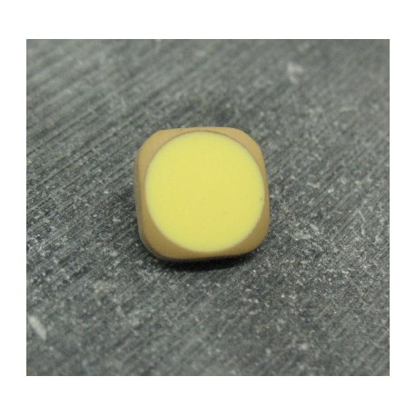 Bouton carré beige jaune 15 mm
