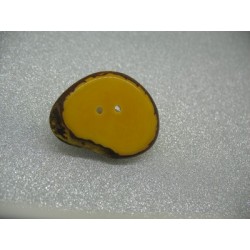 Bouton corozo forme écorce jaune 36mm