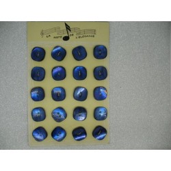 Plaque N°67 20 boutons nacre trocas carré bleu 22mm