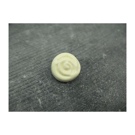 Bouton rose fleur écru verni émaillé 15mm