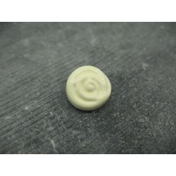 Bouton rose fleur écru verni émaillé 10mm