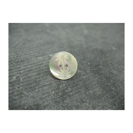 Bouton nacre ancienne ciselé 2 palmiers 14mm