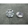 Bouton nacre Tahiti ciselé gris 13mm