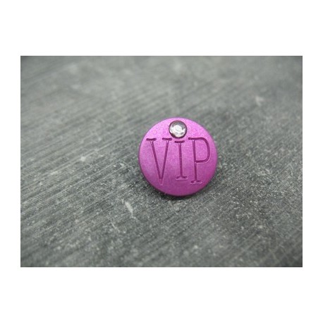 Bouton VIP fuschia  15mm