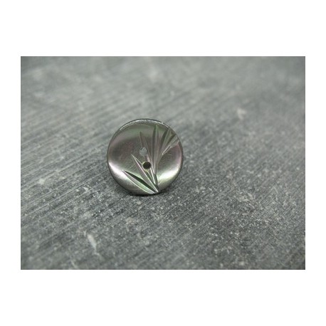 Bouton nacre Tahiti ancienne gravé feuille 14mm