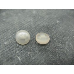 Bouton demi boule imitation nacre écru 10mm