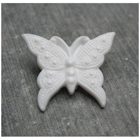 Bouton papillon blanc cassé  25 mm b72